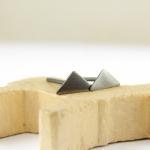 Tiny triangle studs . Minim..