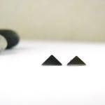 Tiny triangle studs . Minim..