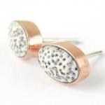  Small oval stud earrings ...