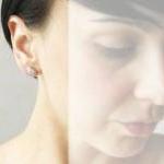  Small oval stud earrings ...