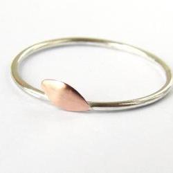 Delicate leaf ring. Sterling silver and copper dainty ring.